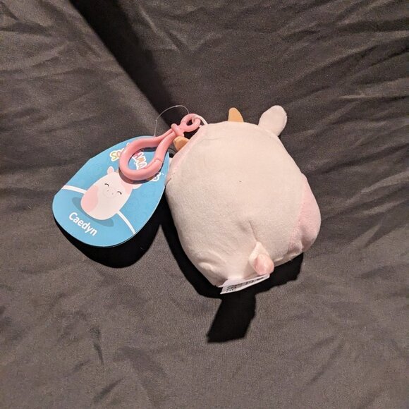 Squishmallows Caedyn the Pink Cow Clip-on Keychain - Picture 4 of 4